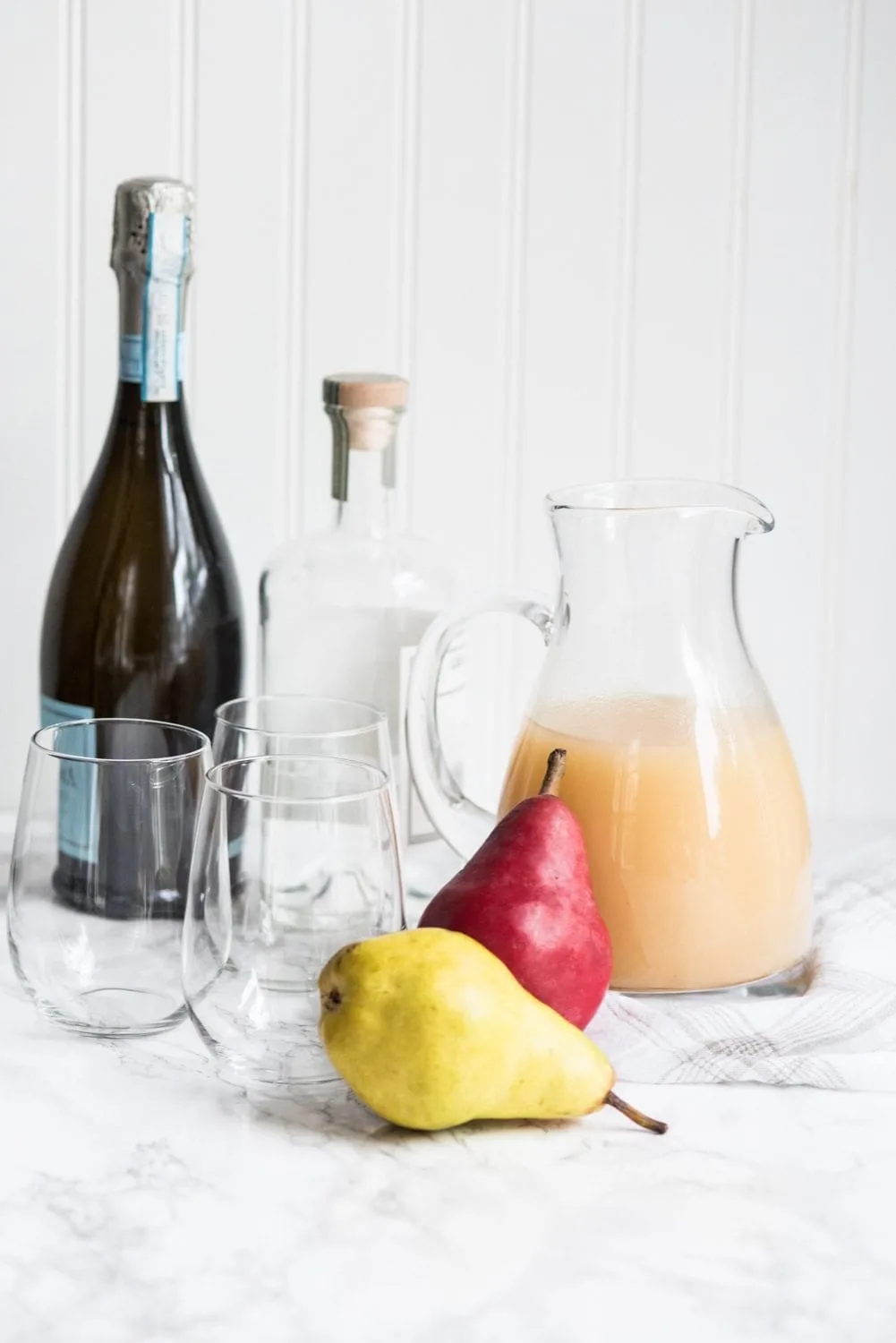 Fizzy Spiked Pear Punch Champagne Cocktail | Cocktail recipes, entertaining ideas, party recipes, party ideas and more from @cydconverse