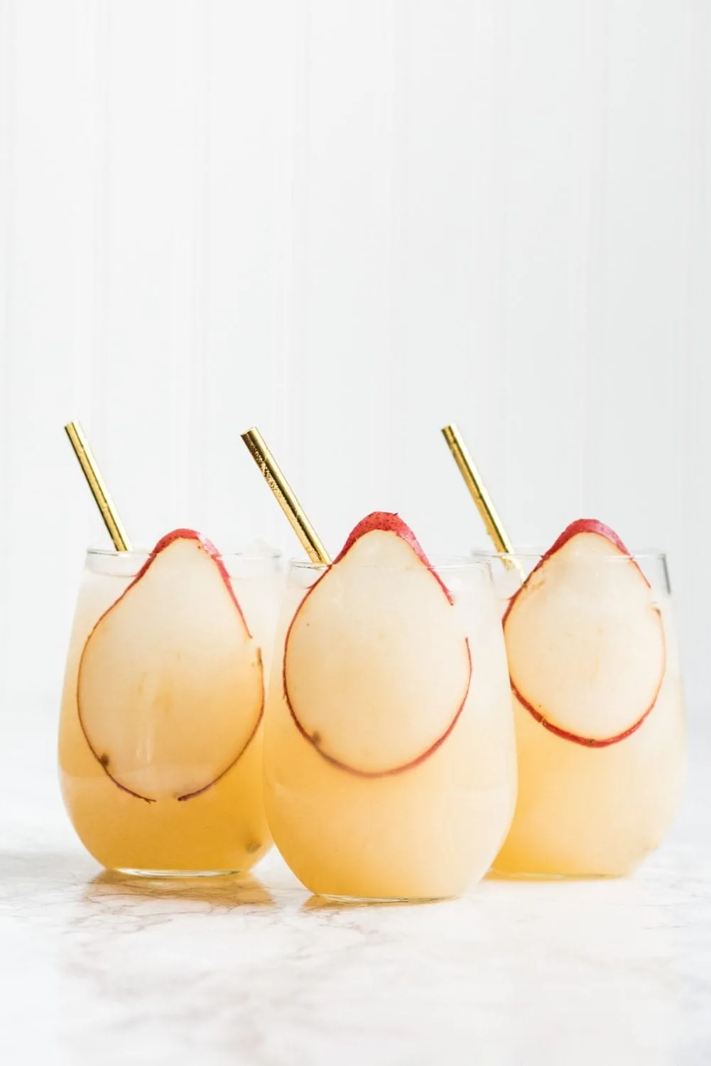 Fizzy Spiked Pear Punch Champagne Cocktail | Cocktail recipes, entertaining ideas, party recipes, party ideas and more from @cydconverse