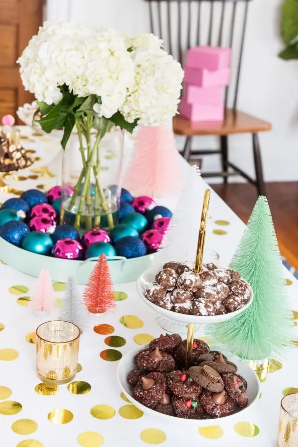 How to Host a Merry Cookie Exchange with @cydconverse + @eaglebrand | Cookie exchange recipes, holiday party ideas, entertaining tips, best cookie recipes and more!