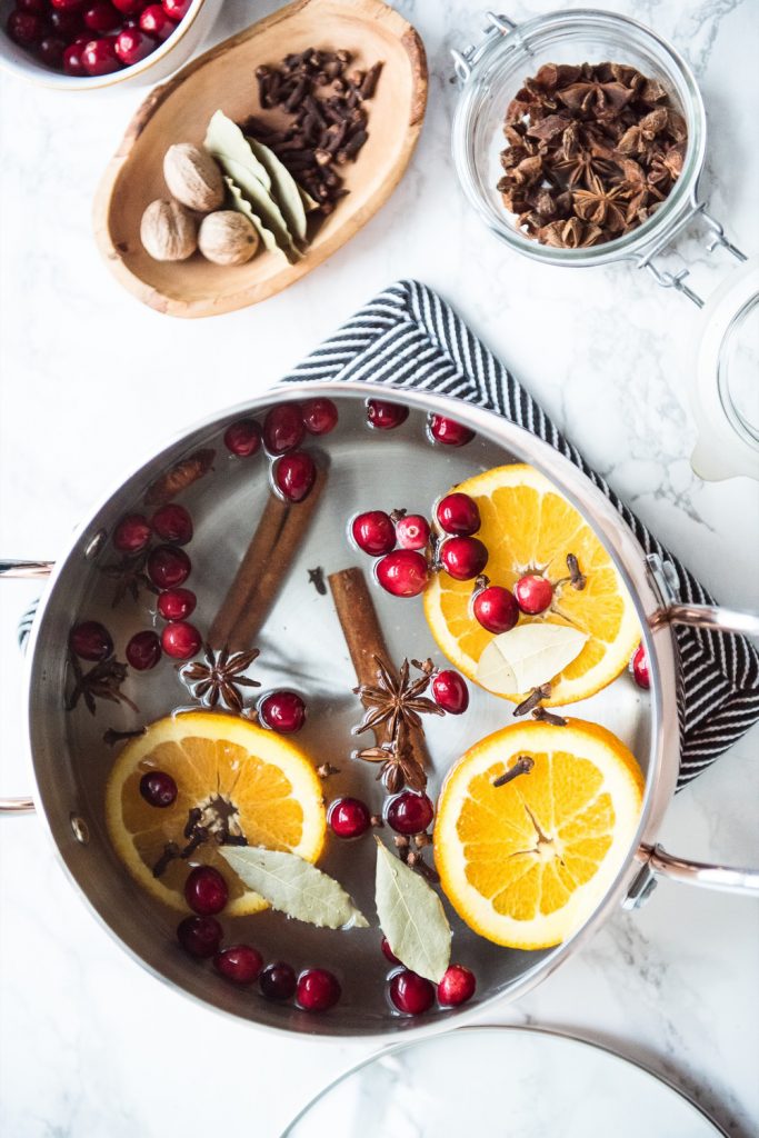 How to Make Your House Smell like Fall | Homemade Stovetop Potpourri plus more entertaining ideas, Christmas recipes, cocktail recipes, Thanksgiving ideas and more from @cydconverse