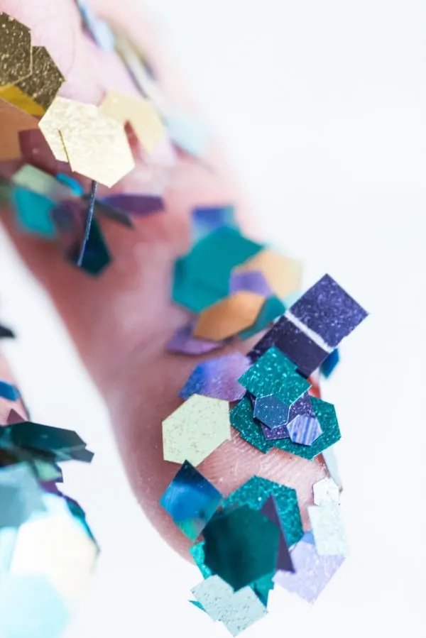 DIY Glitter Confetti Ornaments | Christmas craft ideas, homemade ornaments, Christmas recipes and more from @cydconverse