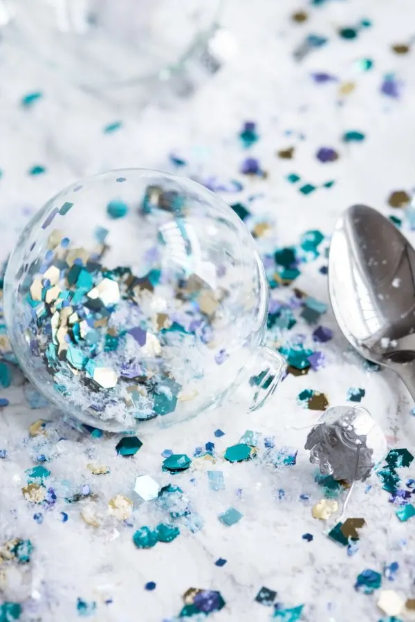 DIY Glitter Confetti Ornaments | Christmas craft ideas, homemade ornaments, Christmas recipes and more from @cydconverse