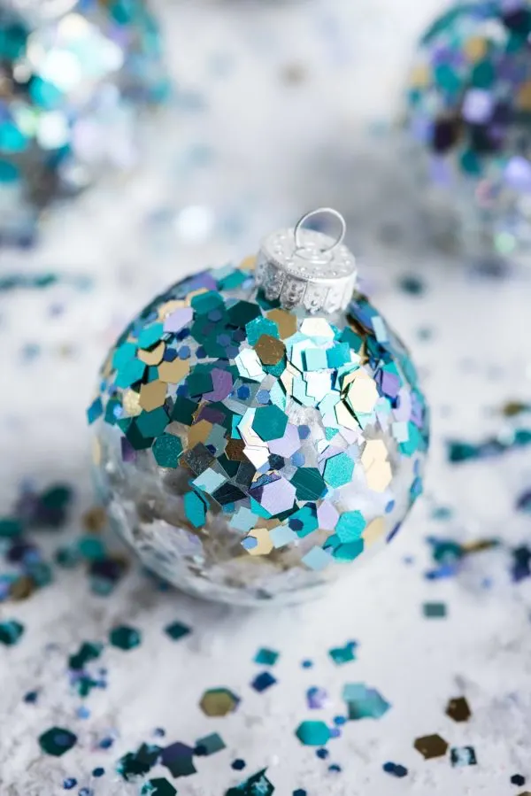 DIY Glitter Confetti Ornaments | Christmas craft ideas, homemade ornaments, Christmas recipes and more from @cydconverse