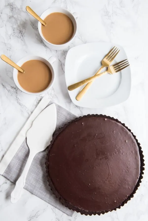 An Easy Chocolate Tart Recipe | Christmas desserts, Christmas recipes, and Christmas party ideas from @cydconverse