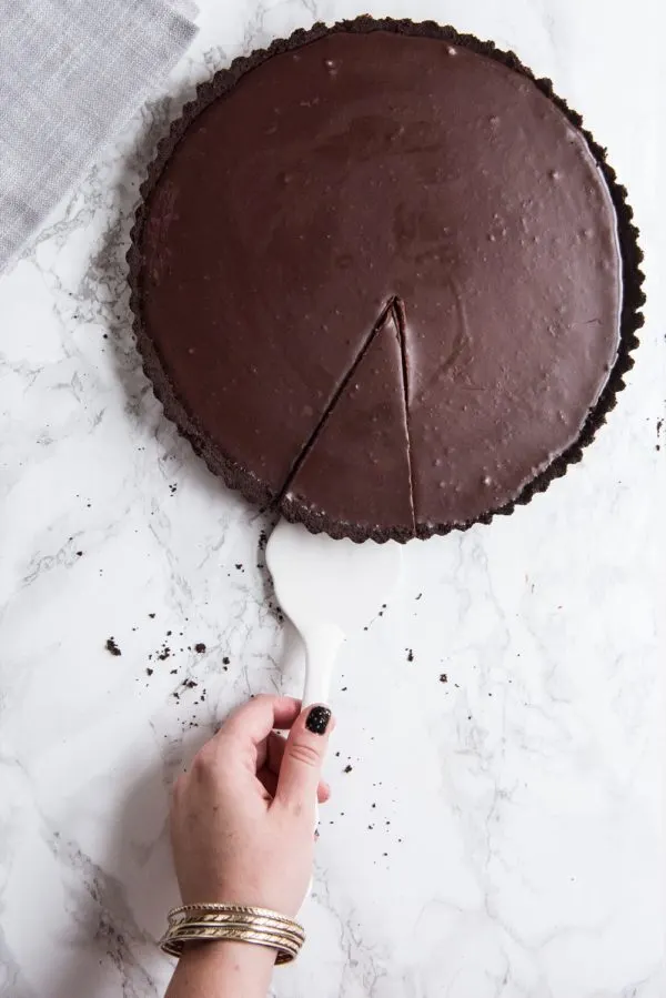 An Easy Chocolate Tart Recipe | Christmas desserts, Christmas recipes, and Christmas party ideas from @cydconverse