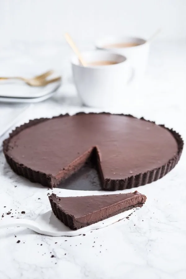 An Easy Chocolate Tart Recipe | Christmas desserts, Christmas recipes, and Christmas party ideas from @cydconverse