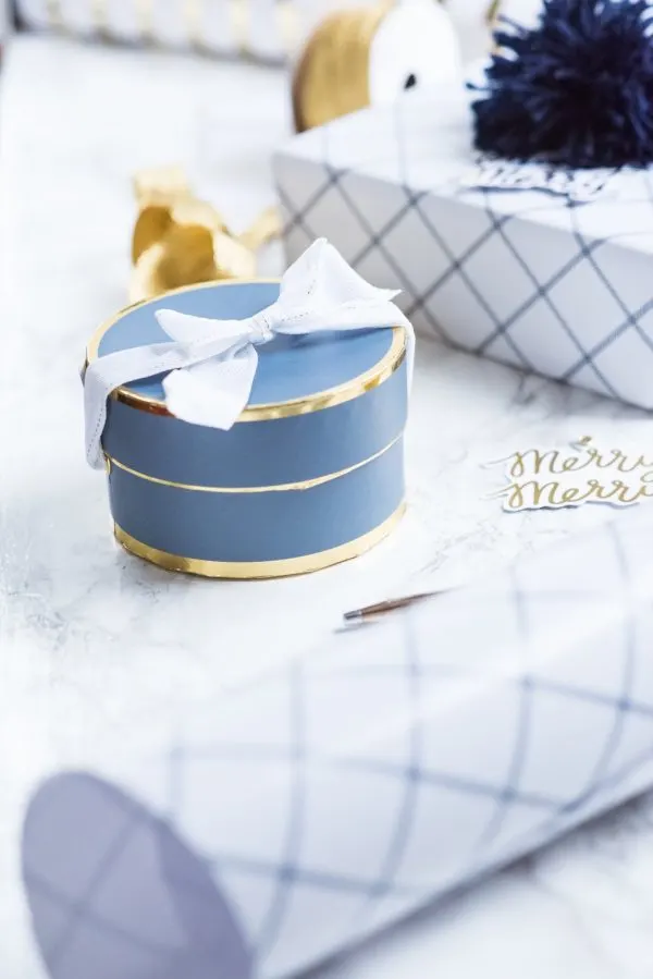 My Christmas Wrapping Theme | Gift wrapping ideas, Christmas decor ideas and more from @cydconverse