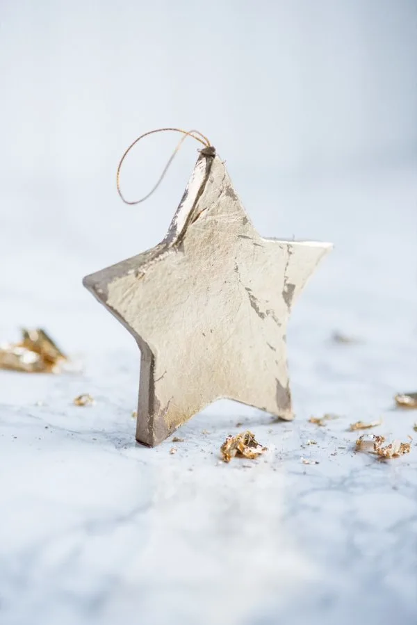 DIY Gold Leaf Star Ornaments | Homemade ornaments, homemade Christmas gifts, Christmas decor ideas and more from @cydconverse