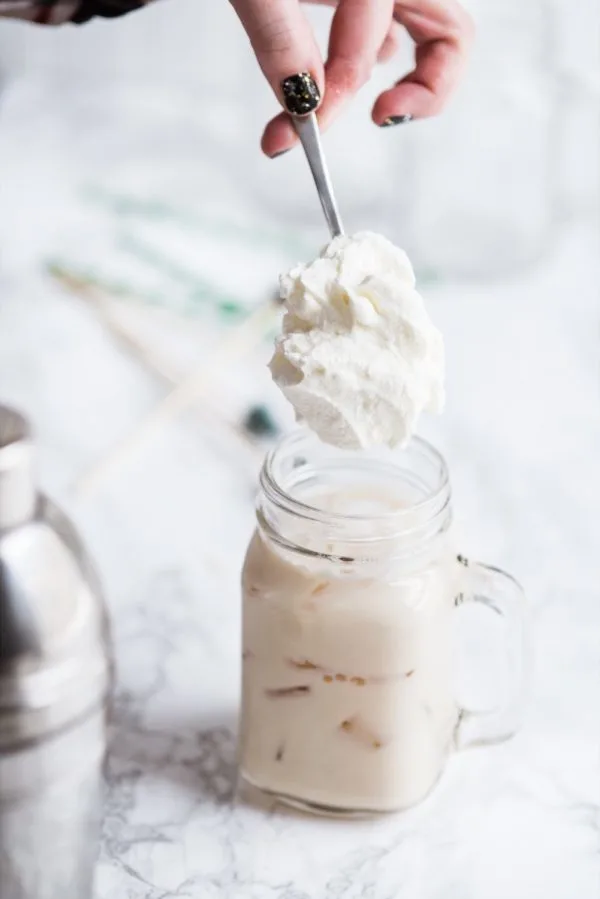 Gingerbread White Russian Recipe | Cocktail recipes, Christmas cocktails, entertaining tips and party ideas from @cydconverse