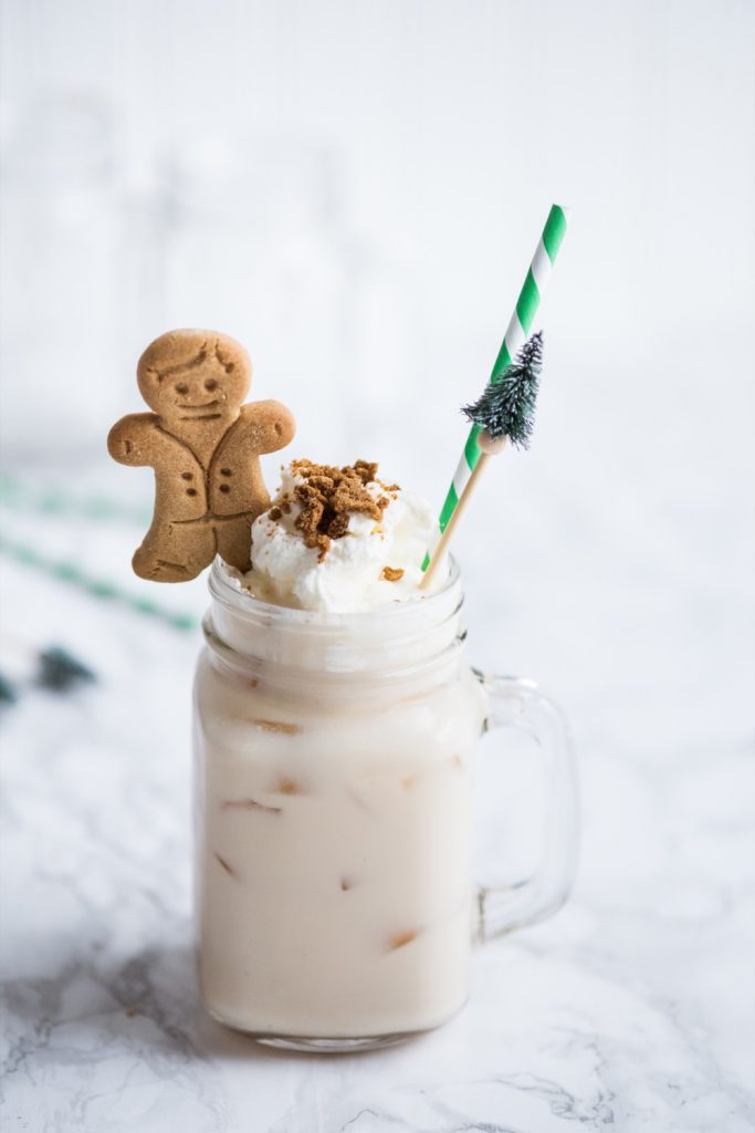 Gingerbread White Russian Recipe | Cocktail recipes, Christmas cocktails, entertaining tips and party ideas from @cydconverse