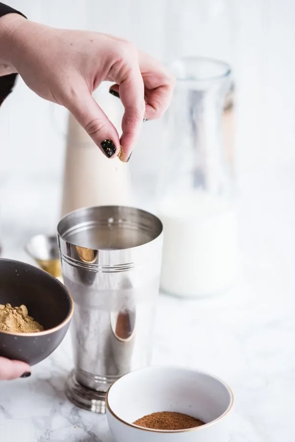 Gingerbread White Russian Recipe | Cocktail recipes, Christmas cocktails, entertaining tips and party ideas from @cydconverse