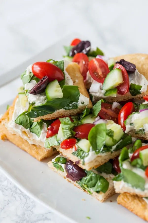 Mediterranean Veggie Flatbread | Entertaining ideas, party recipes and more from @cydconverse