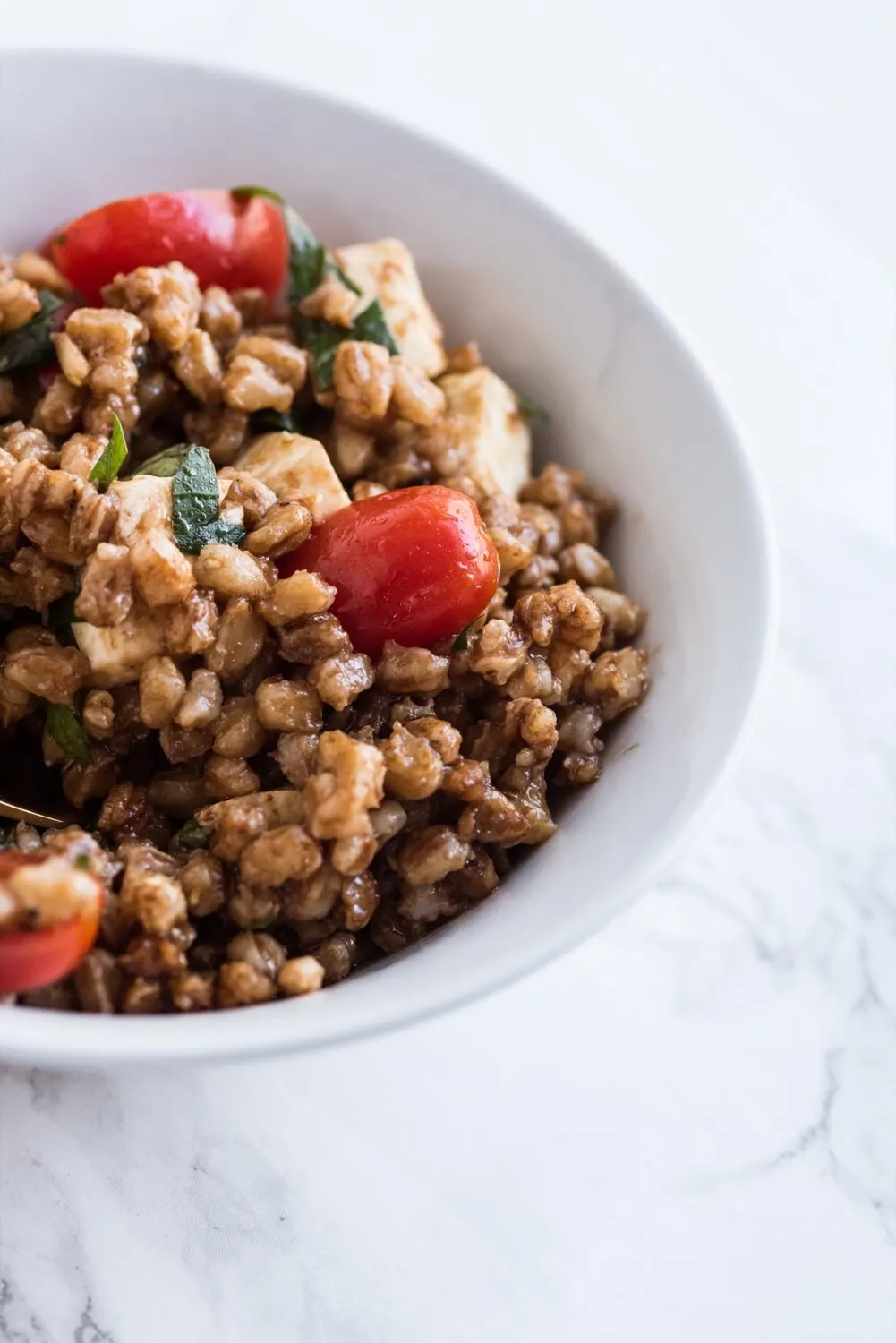 Tomato + Farro Mozzarella Salad from @cydconverse