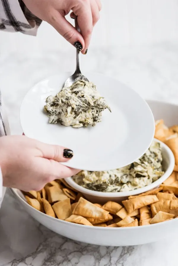 Slow Cooker Spinach Artichoke Dip | Party appetizers, Super Bowl recipes, party ideas, entertaining tips and more from @cydconverse