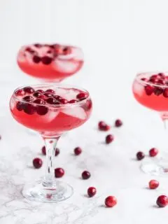 Gingerberry Sparkler | Winter cocktails, champagne cocktails, entertaining ideas, party ideas and more from @cydconverse
