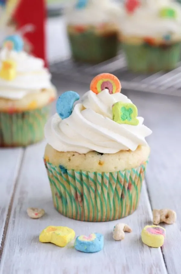 Lucky Charms Cupcakes | Lucky Charms recipes, St. Patrick's Day dessert, St. Patrick's Day ideas and more from @cydconverse