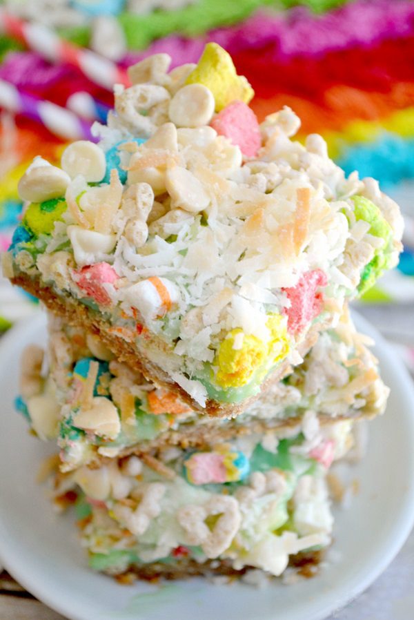 Lucky Charms Magic Bars | Lucky Charms recipes, St. Patrick's Day dessert, St. Patrick's Day ideas and more from @cydconverse