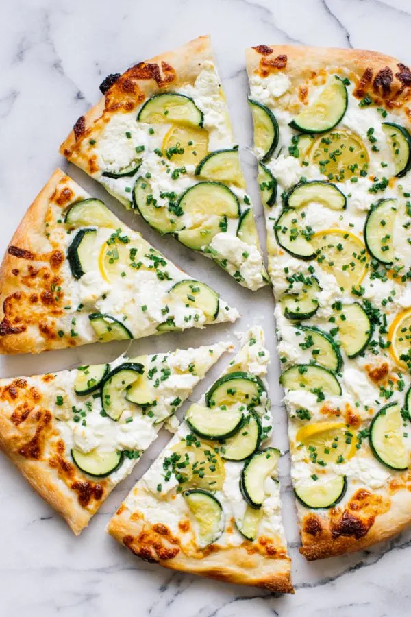 Zucchini Pizza | Friday night dinner ideas, easy dinner recipes, weeknight dinner ideas and more from @cydconverse