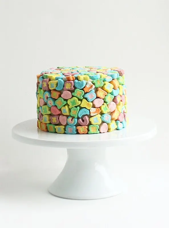 Lucky Charms Cake | Lucky Charms recipes, St. Patrick's Day dessert, St. Patrick's Day ideas and more from @cydconverse