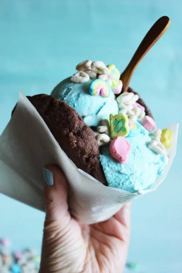 Lucky Charms Ice Cream Tacos | Lucky Charms recipes, St. Patrick's Day dessert, St. Patrick's Day ideas and more from @cydconverse