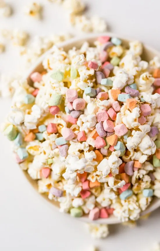Lucky Charms Popcorn | Lucky Charms recipes, St. Patrick's Day dessert, St. Patrick's Day ideas and more from @cydconverse