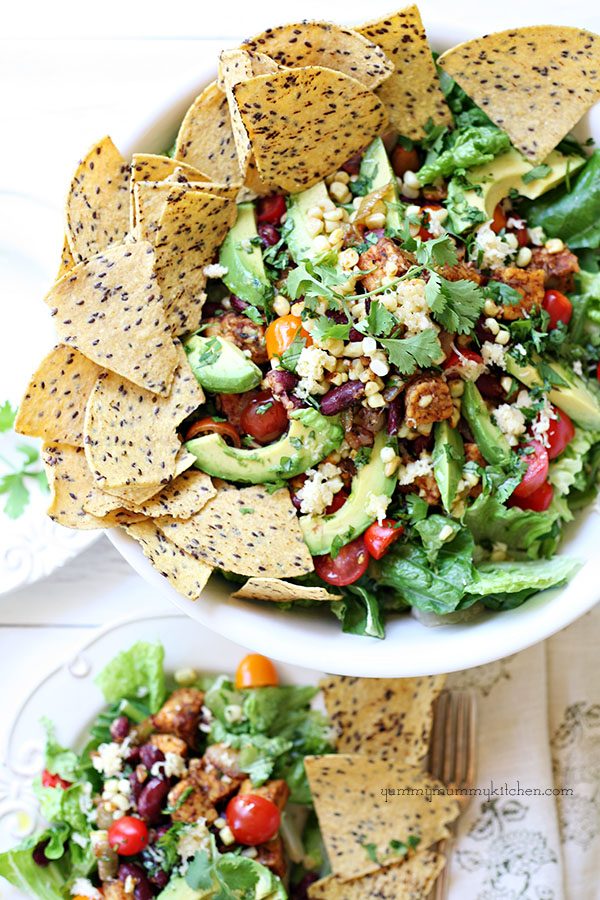 Vegetarian Taco Salad | Friday night dinner ideas, easy dinner recipes, weeknight dinner ideas and more from @cydconverse