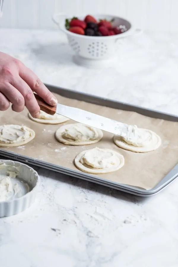 Berry + Cream Cheese Breakfast Pastries | Mother's Day ideas, Mother's Day brunch recipes, puff pastry recipes, entertaining tips, party ideas and more from @cydconverse