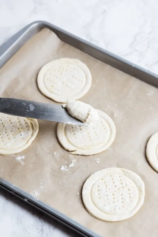 Berry + Cream Cheese Breakfast Pastries | Mother's Day ideas, Mother's Day brunch recipes, puff pastry recipes, entertaining tips, party ideas and more from @cydconverse