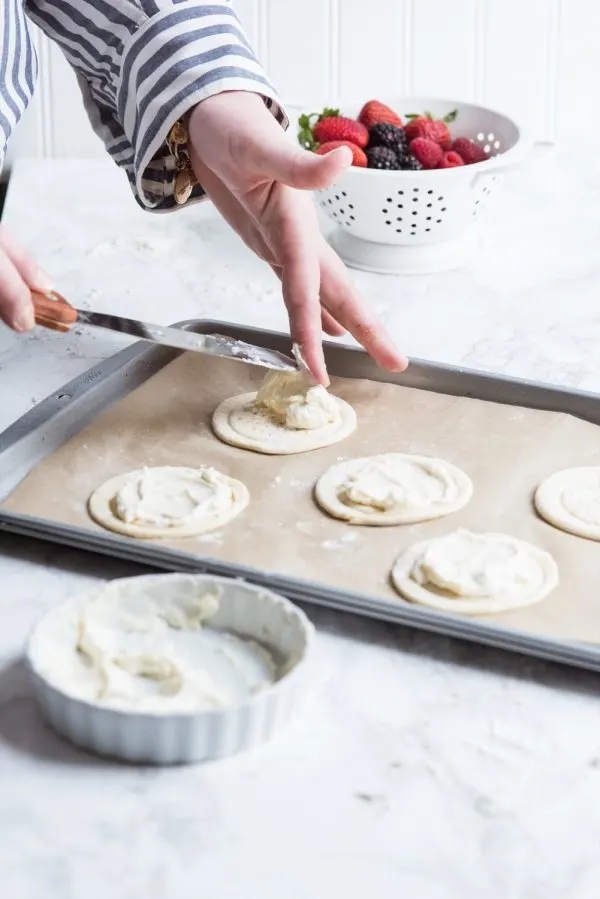 Berry + Cream Cheese Breakfast Pastries | Mother's Day ideas, Mother's Day brunch recipes, puff pastry recipes, entertaining tips, party ideas and more from @cydconverse