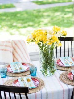 Hosting a Chic Patriotic Picnic | Entertaining ideas, party ideas, picnic ideas and more from @cydconverse