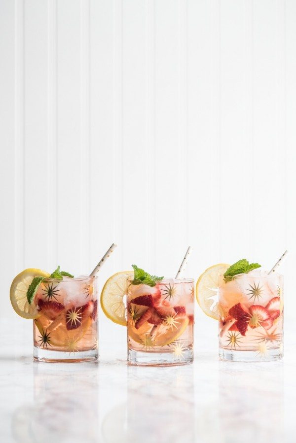 A Summery Rosé Spritzer Cocktail | Cocktail recipes, entertaining ideas, party recipes, party ideas and more from @cydconverse