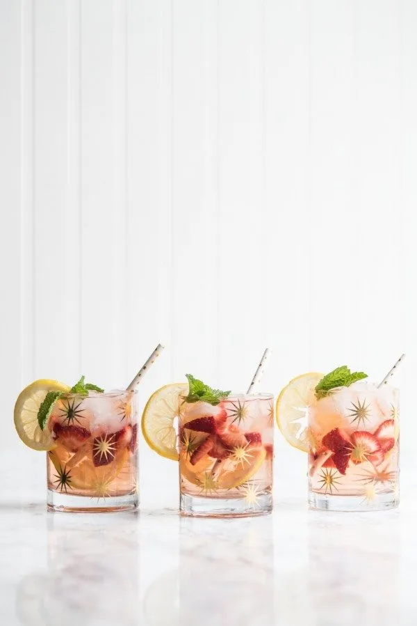 A Summery Rosé Spritzer Cocktail | Cocktail recipes, entertaining ideas, party recipes, party ideas and more from @cydconverse