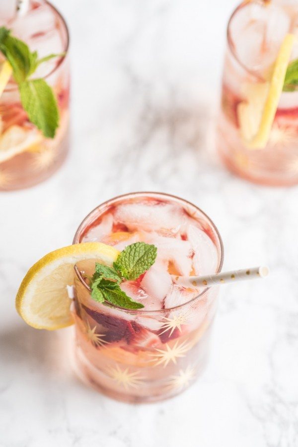 A Summery Rosé Spritzer Cocktail | Cocktail recipes, entertaining ideas, party recipes, party ideas and more from @cydconverse