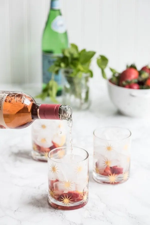 A Summery Rosé Spritzer Cocktail | Cocktail recipes, entertaining ideas, party recipes, party ideas and more from @cydconverse