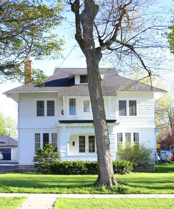 The Sweetest Old House - Old Home Renovation Ideas from @cydconverse
