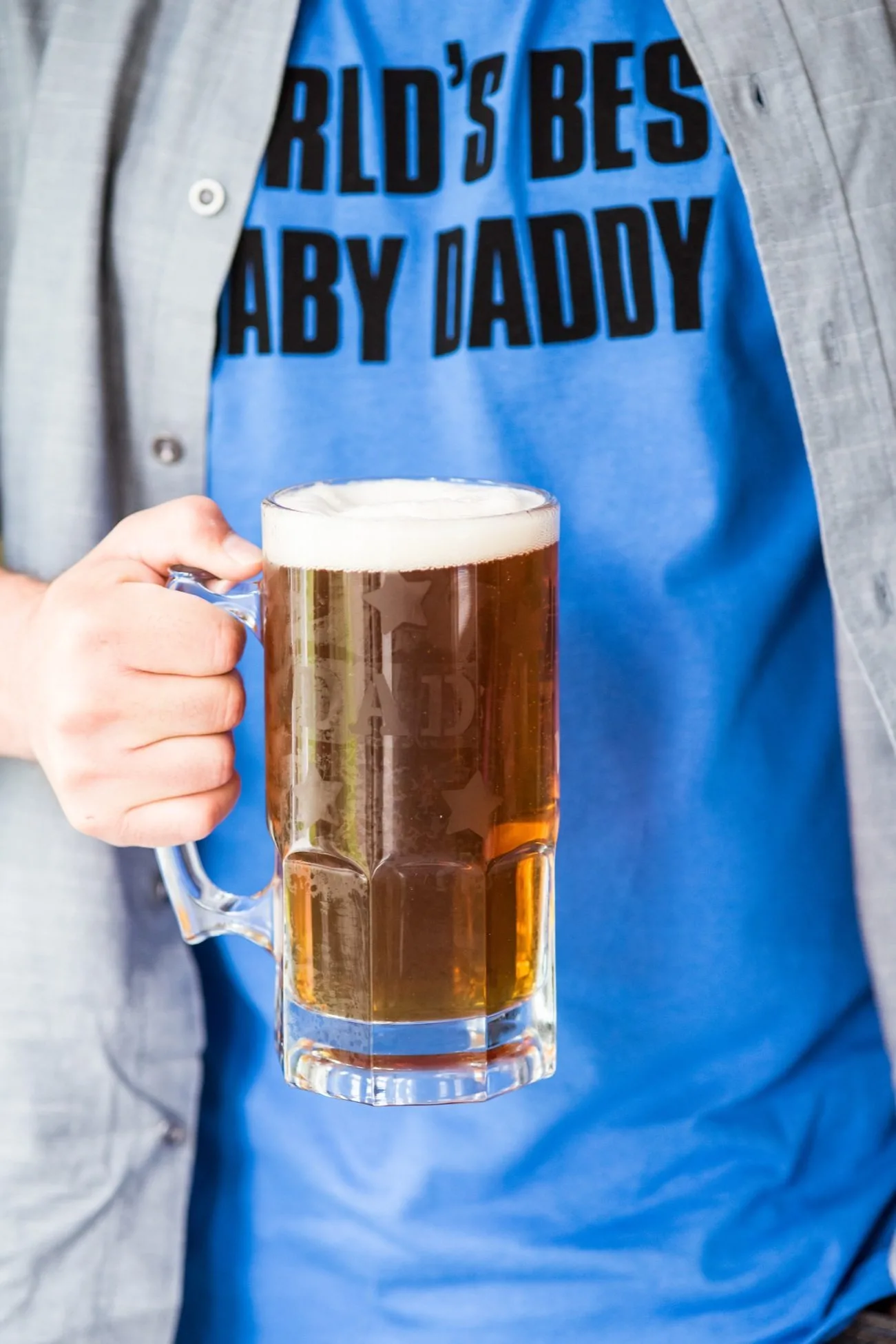 DIY Etched Beer Mugs for Father's Day | Father's Day gift ideas, DIY projects, homemade gifts ideas, homemade Father's Day gifts, entertaining tips and more from @cydconverse