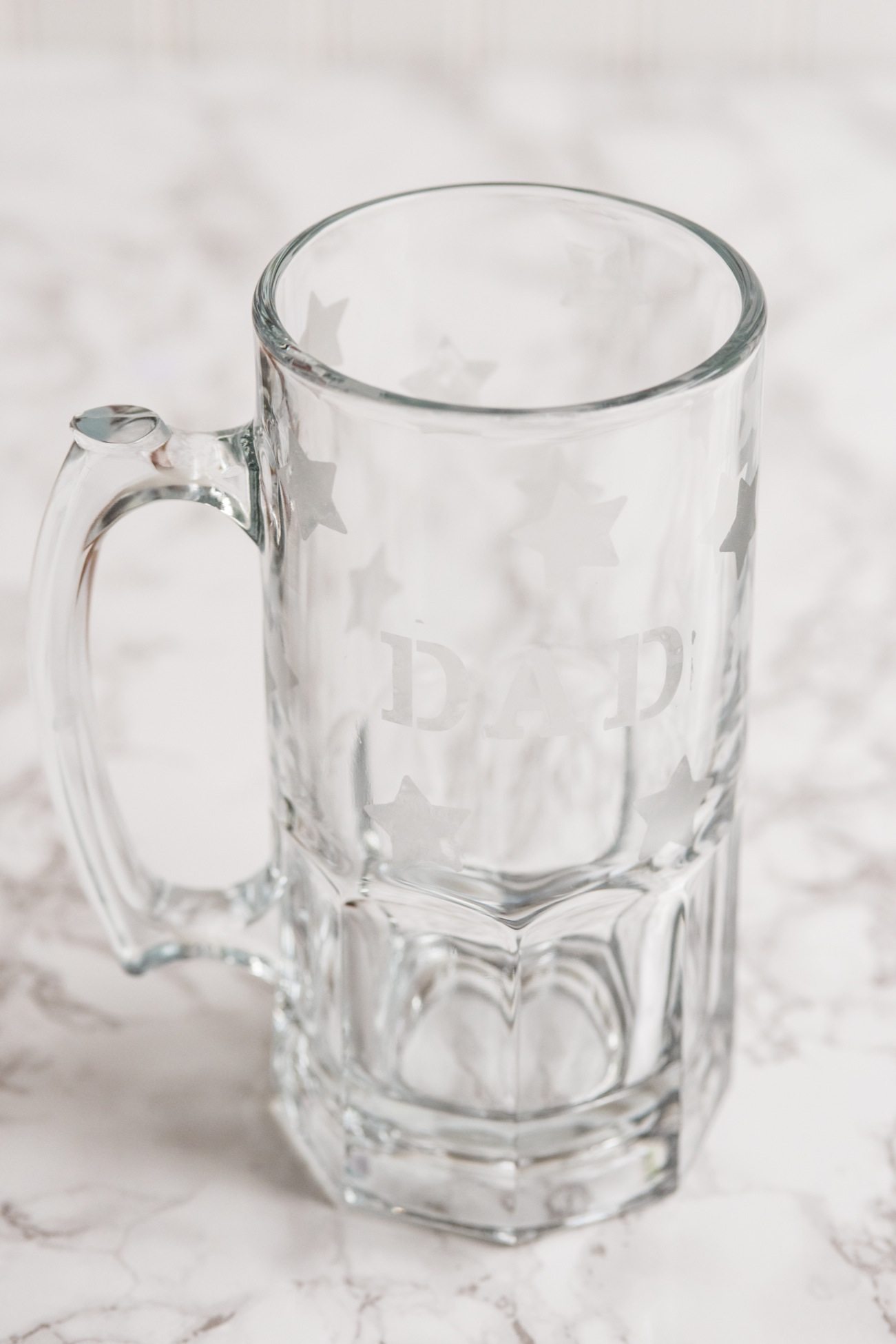 DIY Etched Beer Mugs for Father's Day | Father's Day gift ideas, DIY projects, homemade gifts ideas, homemade Father's Day gifts, entertaining tips and more from @cydconverse