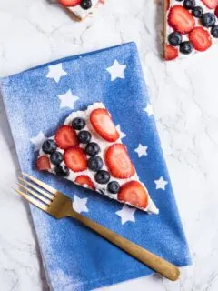 DIY Star Spangled Napkins | 4th of July craft ideas, 4th of July recipes, entertaining tips and party ideas from @cydconverse