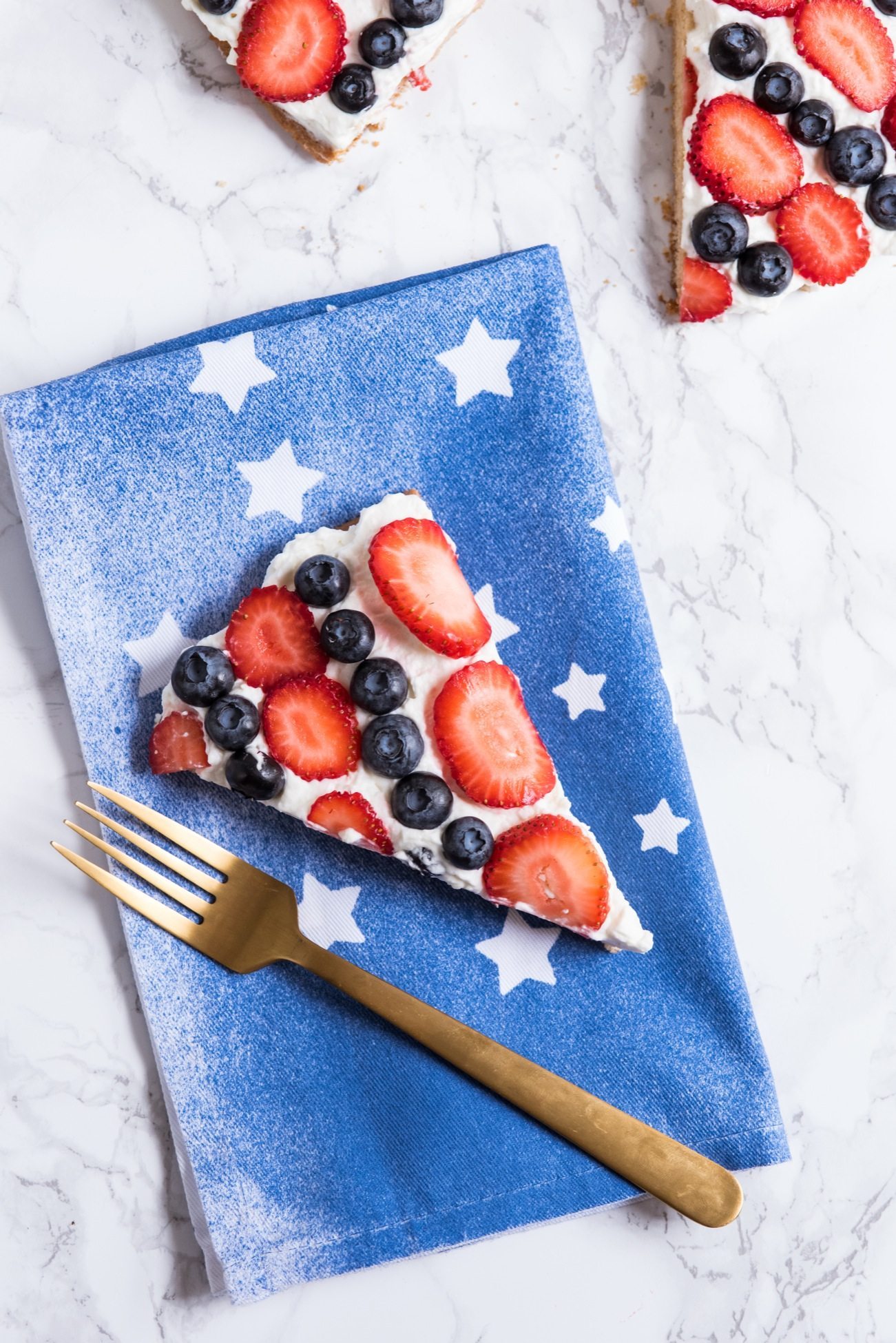 DIY Star Spangled Napkins | 4th of July craft ideas, 4th of July recipes, entertaining tips and party ideas from @cydconverse