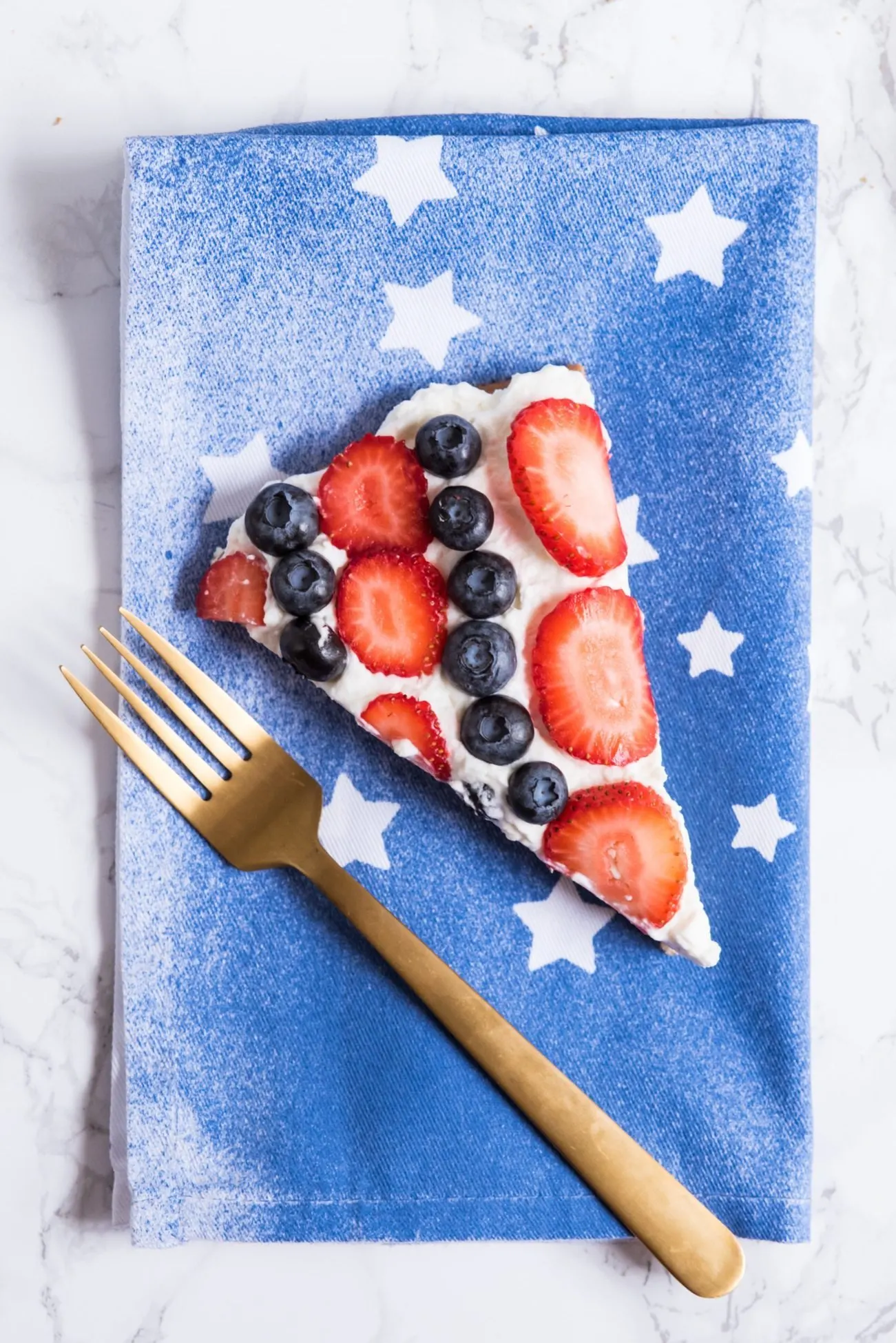 DIY Star Spangled Napkins | 4th of July craft ideas, 4th of July recipes, entertaining tips and party ideas from @cydconverse