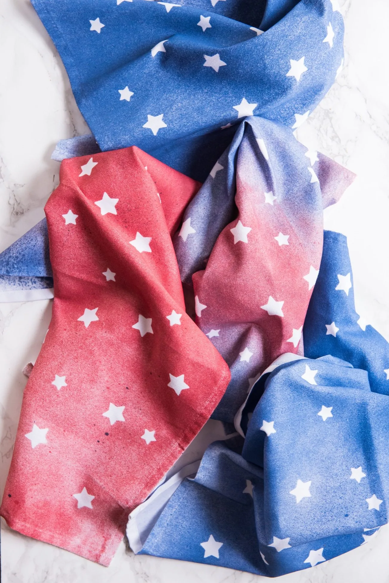 DIY Star Spangled Napkins | 4th of July craft ideas, 4th of July recipes, entertaining tips and party ideas from @cydconverse