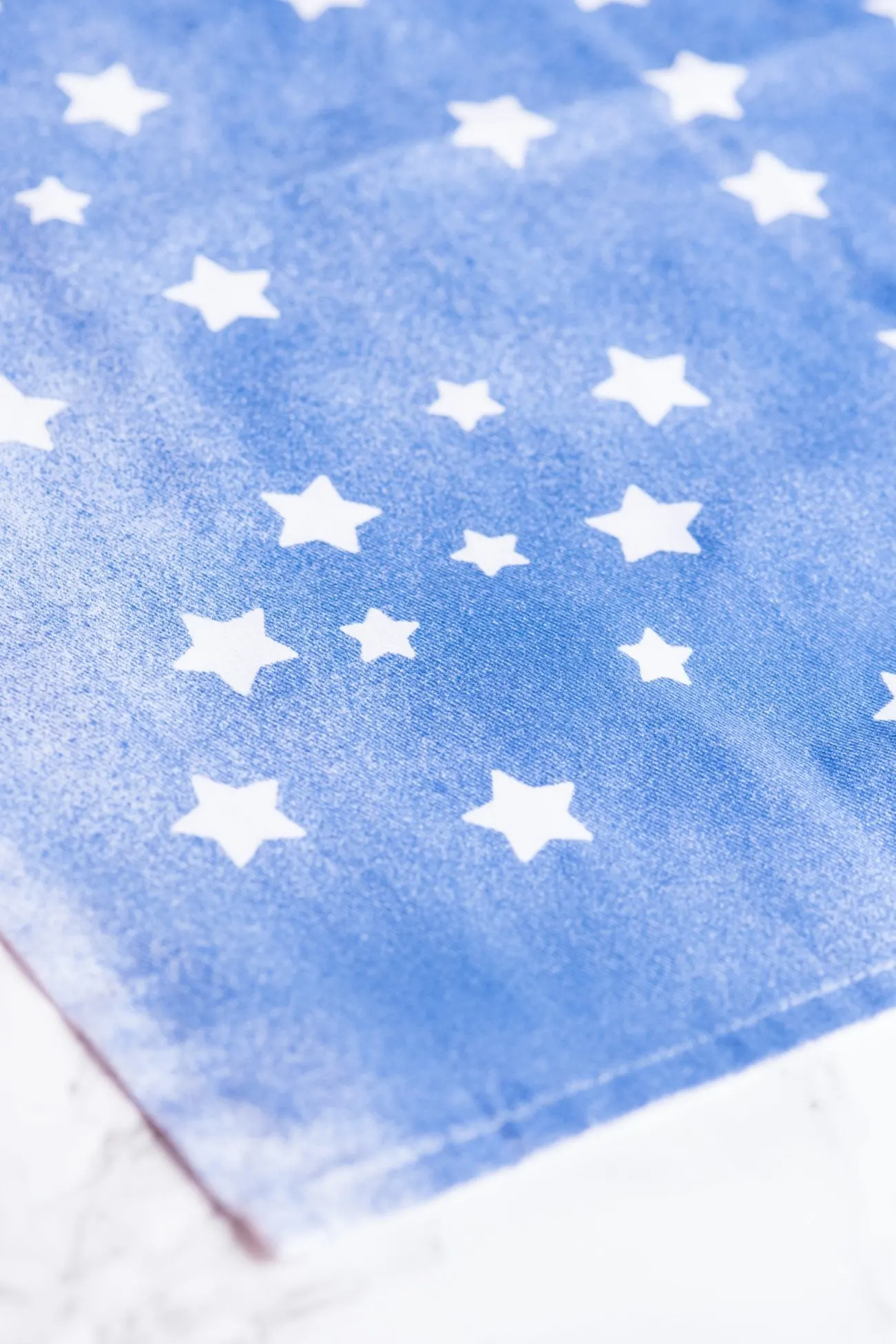 DIY Star Spangled Napkins | 4th of July craft ideas, 4th of July recipes, entertaining tips and party ideas from @cydconverse