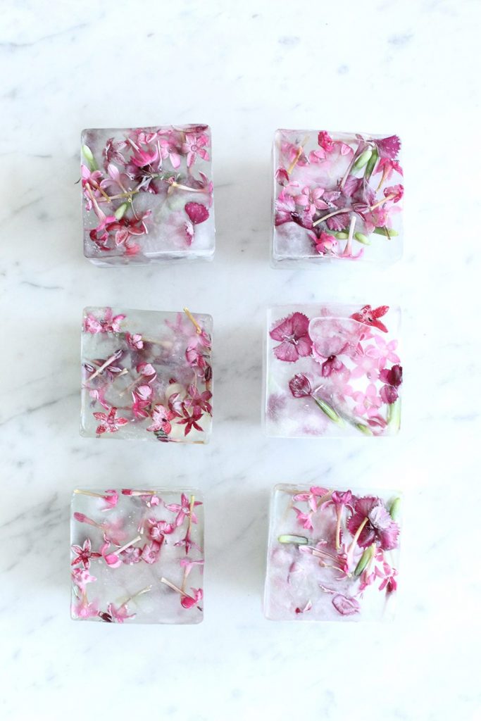 DIY Pink Floral Ice Cubes | Summer entertaining, summer party ideas and more from @cydconverse