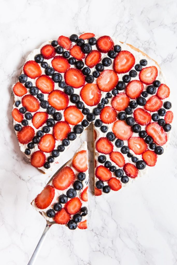 4th of July Desserts: Red, White and Blue Berry Fruit Pizza | 4th of July recipes, entertaining tips, party ideas, 4th of July ideas and more from @cydconverse