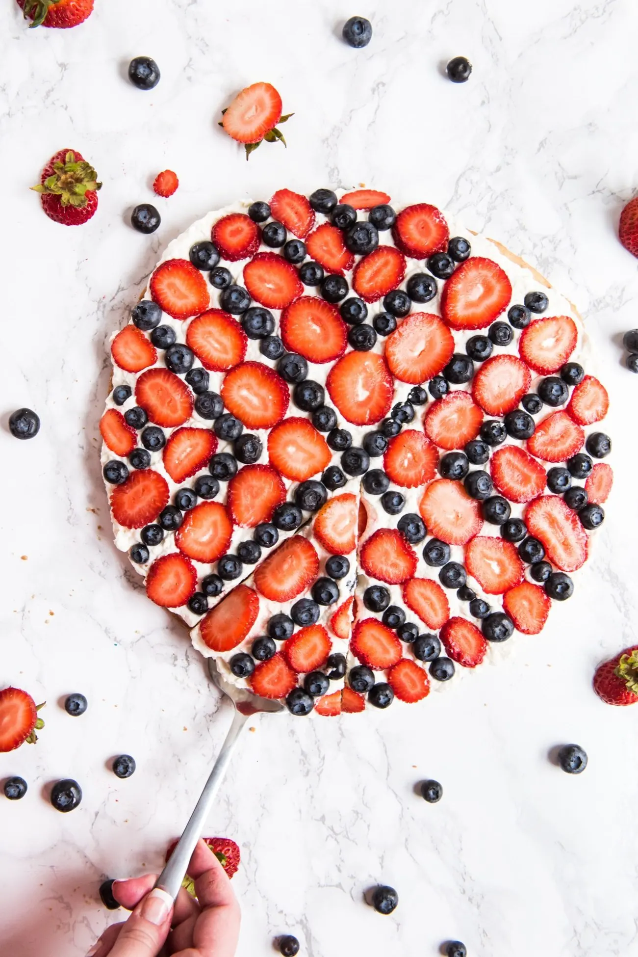 4th of July Desserts: Red, White and Blue Berry Fruit Pizza | 4th of July recipes, entertaining tips, party ideas, 4th of July ideas and more from @cydconverse