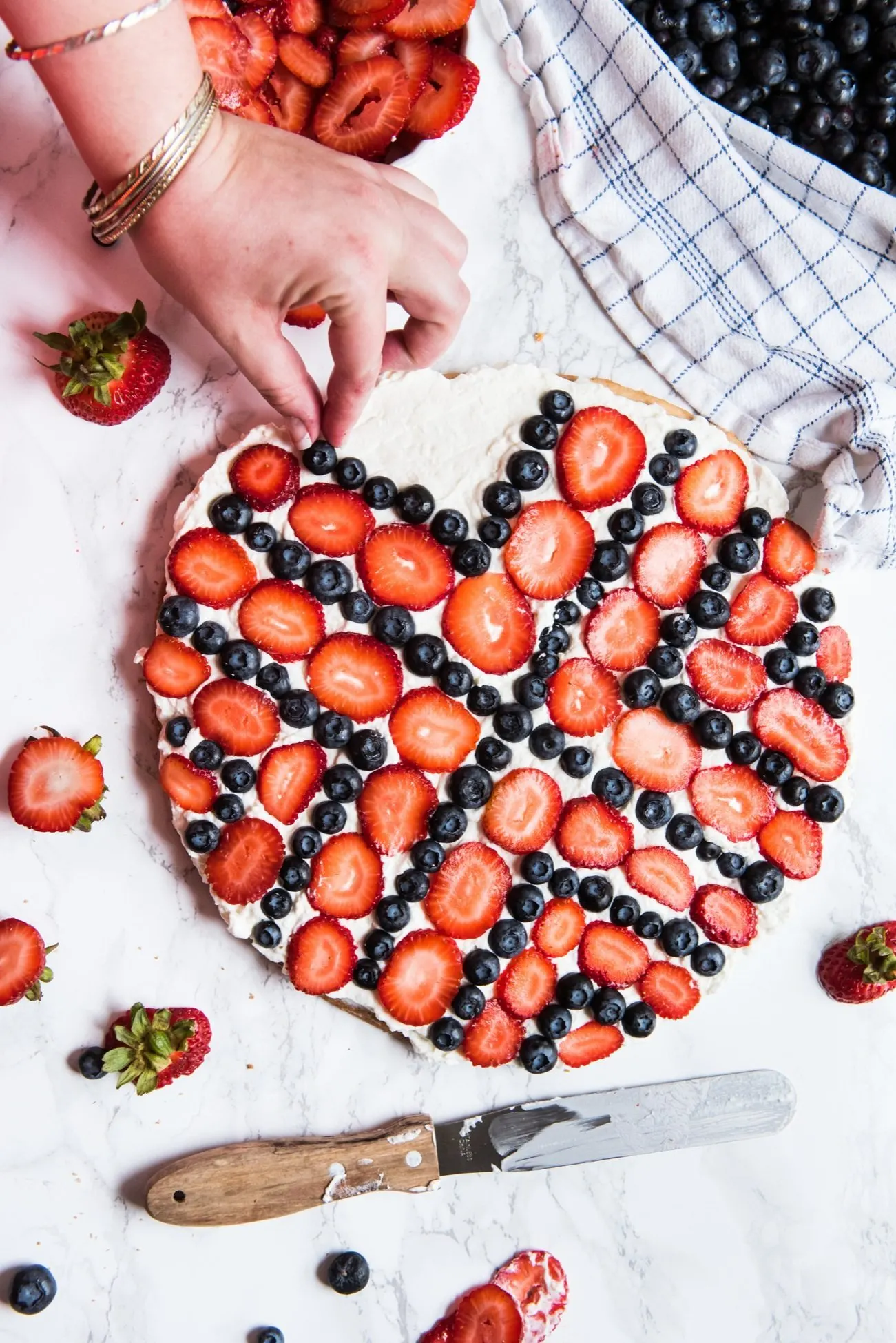 4th of July Desserts: Red, White and Blue Berry Fruit Pizza | 4th of July recipes, entertaining tips, party ideas, 4th of July ideas and more from @cydconverse