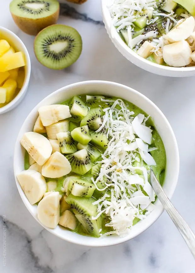 Green Smoothie Bowl Recipe | 12 Summer Smoothies plus loads of party recipes, entertaining tips, cocktail recipes and more from @cydconverse