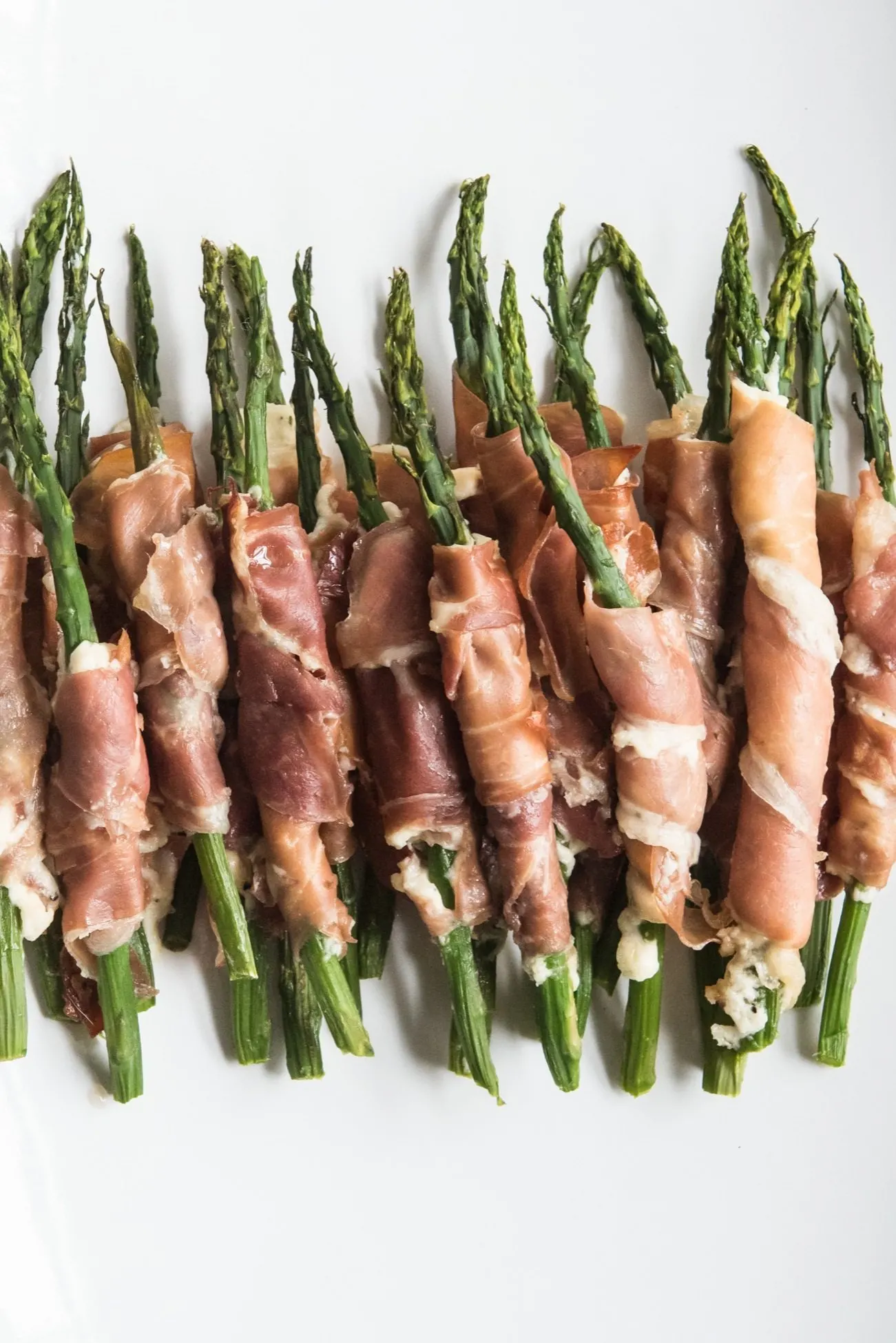 Prosciutto Wrapped Asparagus Recipe | Easy party appetizers, cocktail recipes, entertaining tips, party ideas and more from @cydconverse