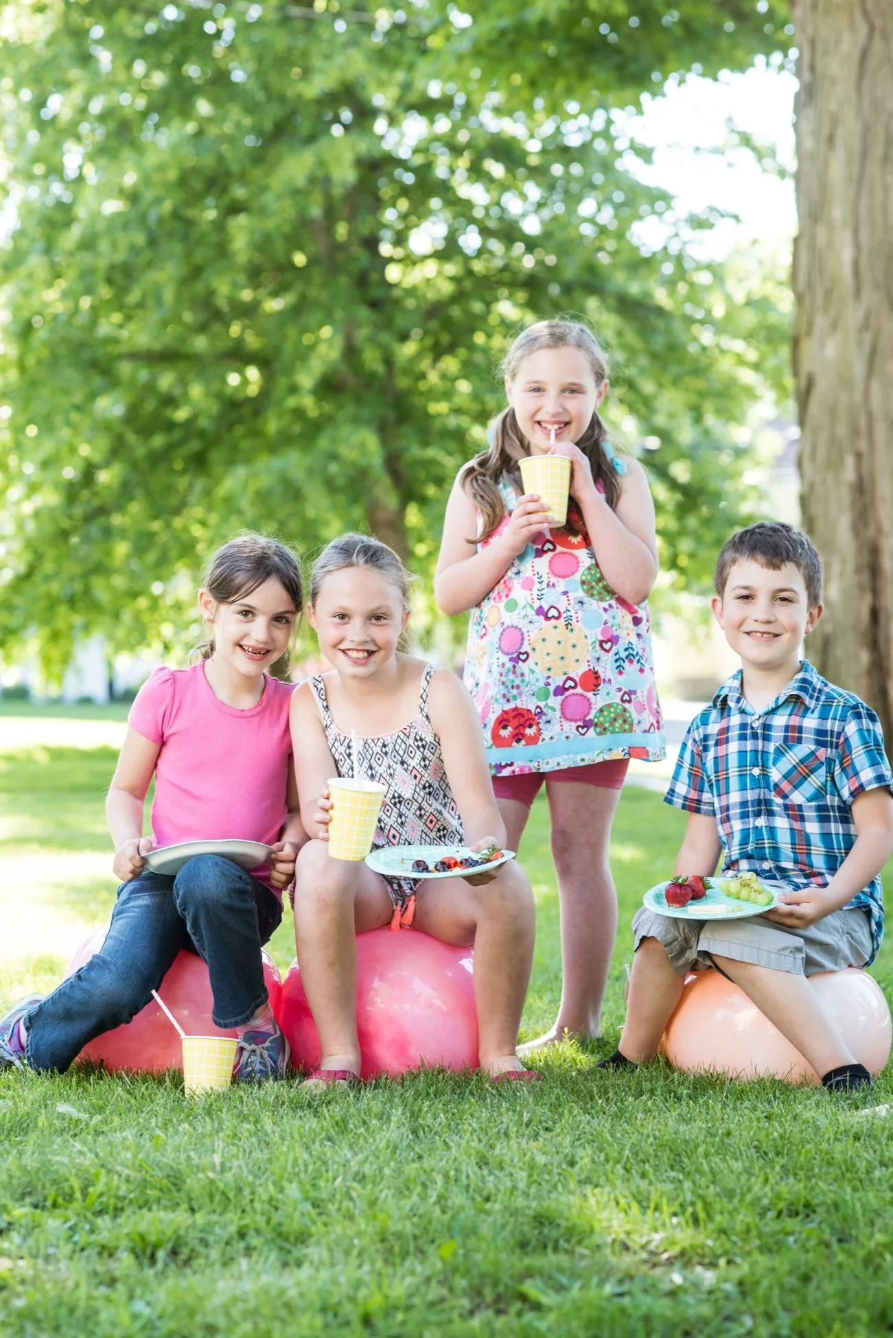 A Summer Neighborhood Lawn Party from @cydconverse + @jollytimepops | Summer party ideas, entertaining tips, party recipes and more!