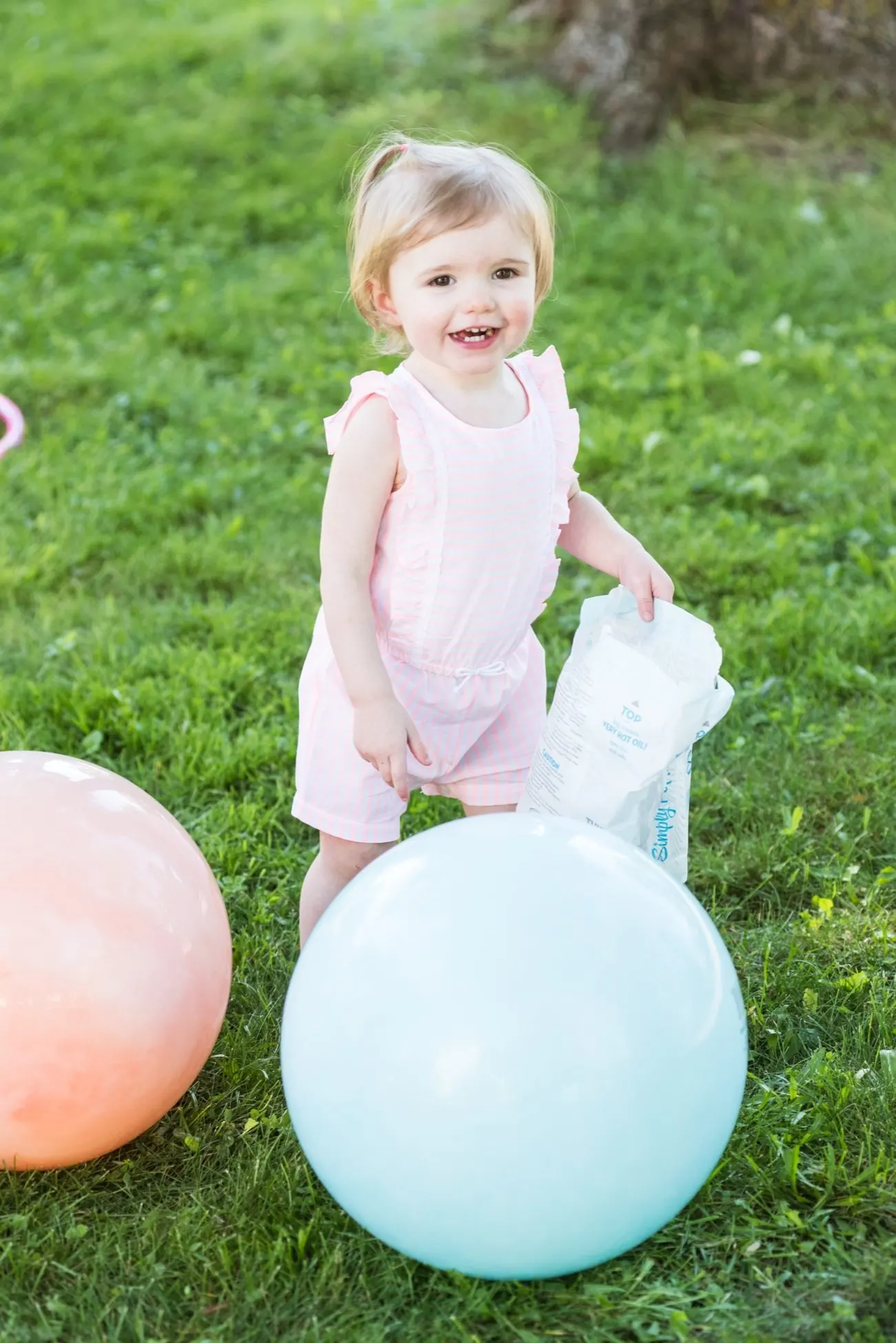 A Summer Neighborhood Lawn Party from @cydconverse + @jollytimepops | Summer party ideas, entertaining tips, party recipes and more!